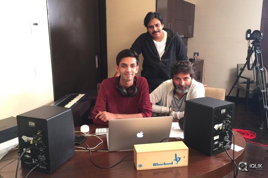 Pawan-Kalyan-Sings-For-Agnyaathavaasi